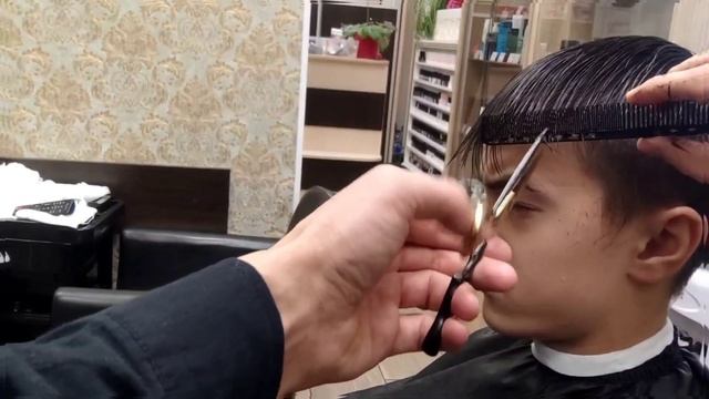 МУЖСКАЯ СТРИЖКА НА ПОТОКЕ. КАК БЫСТРО ПОСТРИЧЬ МОДНУЮ МУЖСКУЮ СТРИЖКУ НА ПОТОКЕ. смотреть онлайн