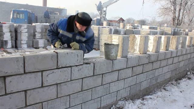 Кладка блока Теплостен