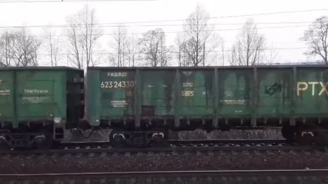 На зелёный! 3ЭС5К-813 "Ермак" со сборным поездом набирает скорость смотреть онлайн