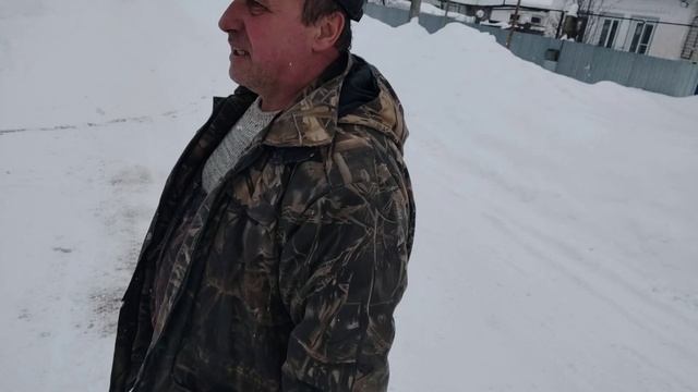 Жизнь в деревне убираем снег