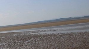 Отлив, оголение океанического дня в Атлантическом океане.