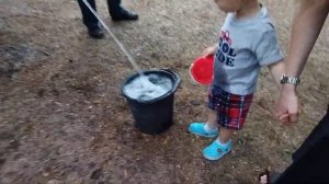 Полив саженцев в парке Кирова