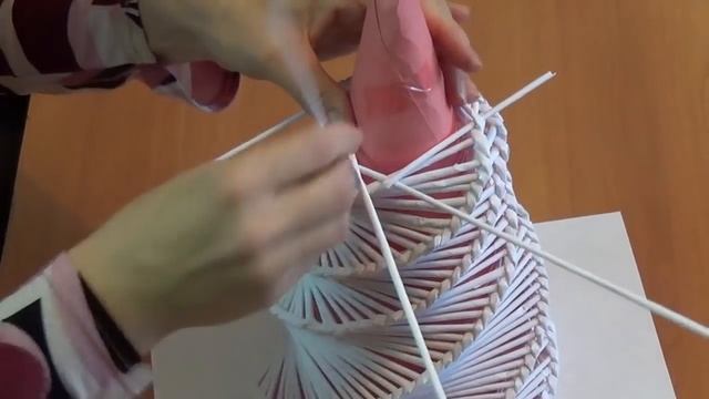 Елка из газетных трубочек смотреть онлайн