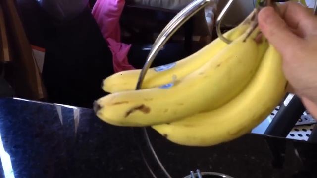 How to use a banana holder смотреть онлайн