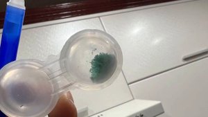 Брянские полицейские задержали наркосбытчицу, оборудовавшую 16 тайников с мефедроном