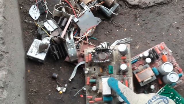 ЭлектроРадиоЛом #4 Разбор Плат смотреть онлайн