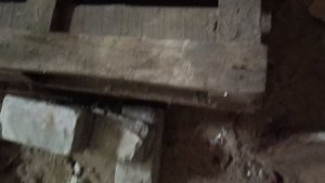 забрался в маленькую заброшку у дома