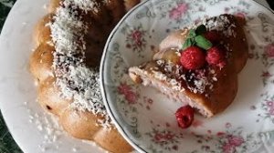 Кекс с малиной и кокосом.