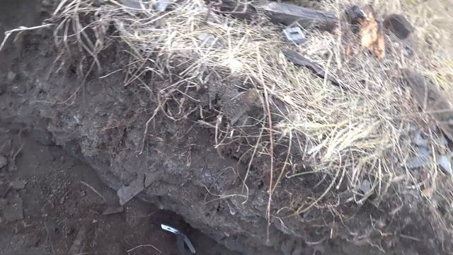 ВСЕЙ СЕМЬЁЙ ЗА РЕЛЬСАМИ))МЕТАЛЛ НА ГЛУБИНЕ!Коп металлолома.