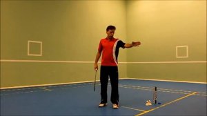 Короткая подача форхендом в бадминтоне