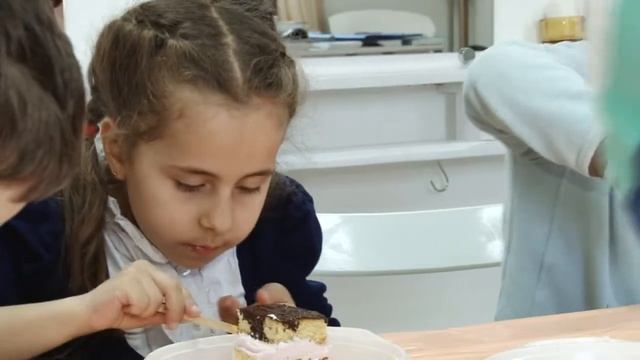 Уроки "Кулинарии" в академии Esthetic для деток от 5 до 12 лет смотреть онлайн