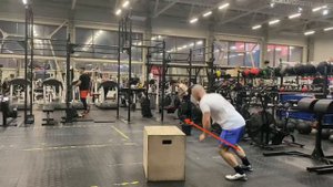 Берпи с прыжком через тумбу фронтально (озвучено)