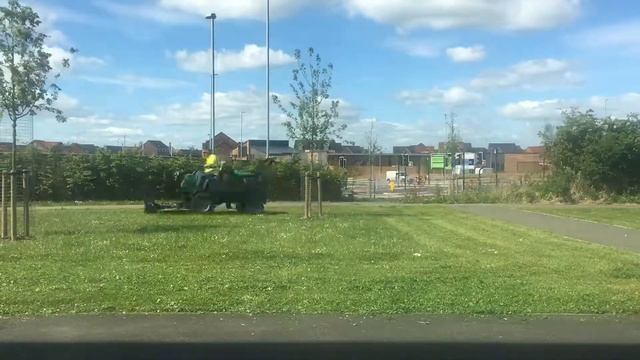 Time Lapse, traffic flow and grass cut - Ingleby Barwick смотреть онлайн