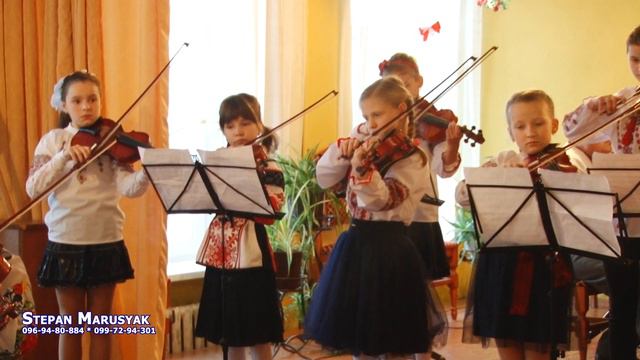Новорічно, різдвяний хоровод, на скрипках, струно, смичковий, ансамбль