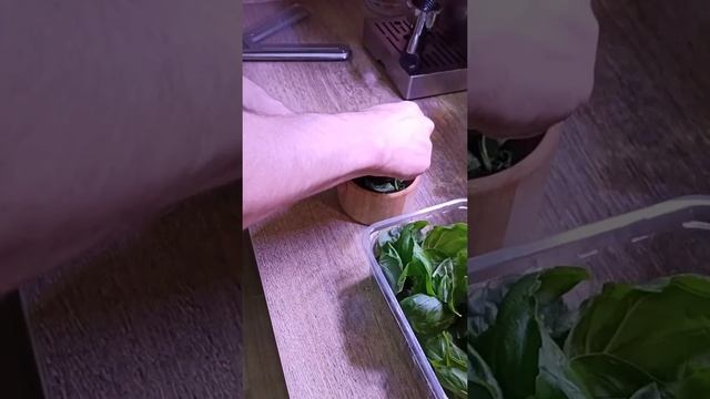 Рецепт соуса песто. Ступка и пестик. смотреть онлайн