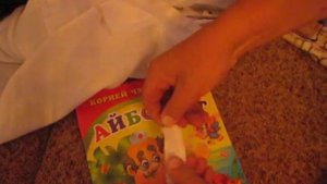 Как заклеить дырку на рубашке! To seal the hole on the shirt