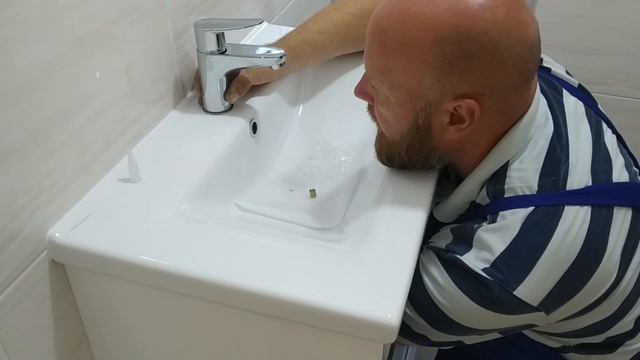 УСТАНОВКА РАКОВИНЫ С ТУМБОЙ part 2. Монтаж раковины, смесителя, сифона.