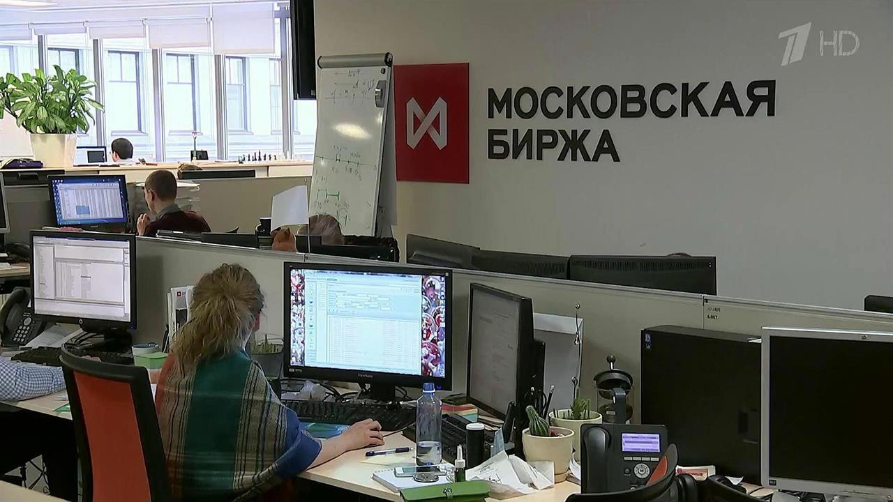 Рубль заметно укрепился, обновив годовые максимумы