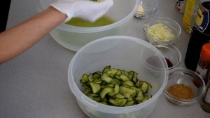 Салат из огурцов ве-ча для кукси. Просто и быстро.
