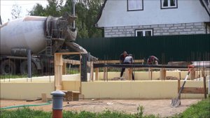 Сколько стоит куб бетона с доставкой? Первый залив бетона в цоколь. Какой класс бетона выбрали