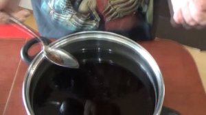 Квас тёмный из сахара.