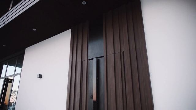 Современный двухэтажный дом с плоской кровлей в стиле хай-тек. смотреть онлайн