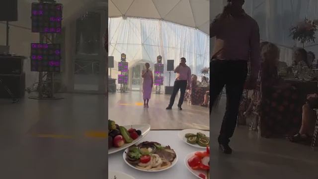 Песня от родителей жениха на свадьбу. Сюрприз и подарок молодоженам. смотреть онлайн