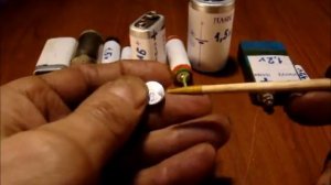 Плюс и минус у батарейки