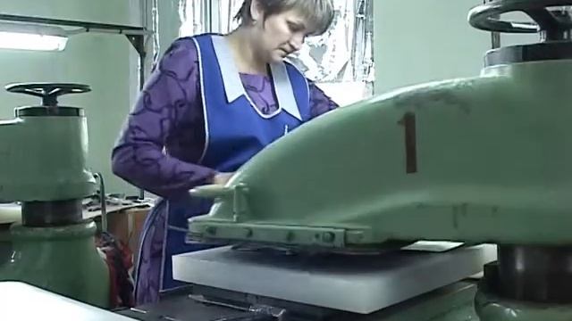 В Кузнецке открыт новый цех обуви. Сентябрь 2011 год. смотреть онлайн