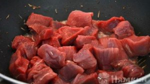 Гуляш с фасолью из говядины