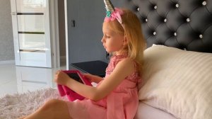 Ариша и малышка Ева собираются вместе посмотреть