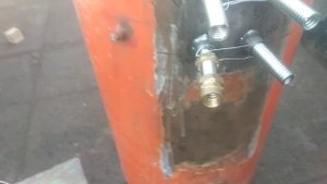 Установка теплообменника из гофрированной трубы в тепловой аккумулятор .