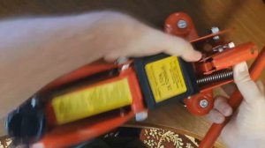 Домкрат подкатной