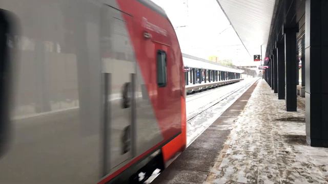 ЭС2Г-105 Ласточка На станции Мещерская смотреть онлайн