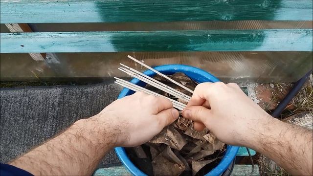 Как закрепить защитную пленку от сорняков смотреть онлайн