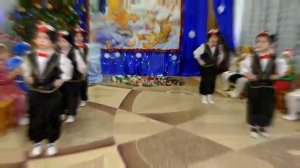 Танец пингвинов.  Средняя группа.