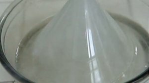 Почему нельзя бросать натрий в воду под колпаком / Never throw sodium into watre under a cap