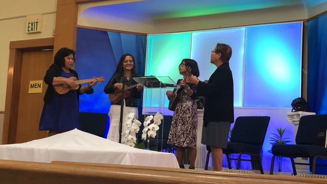 The Ukelele group смотреть онлайн