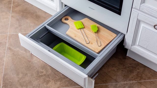 Белая классическая кухня: отзыв клиента компании «Кухонный Двор» смотреть онлайн