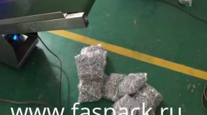 Фасовка саморезов на вертикальной упаковочной машине с вибрационным весовым дозатором.
