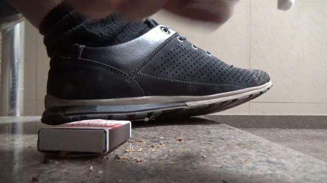 Как в СССР зажигали спички о подошву кроссовка смотреть онлайн