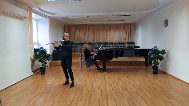 Красноцветова Яна, 15 лет. Моцарт Концерт G-dur, I часть. смотреть онлайн