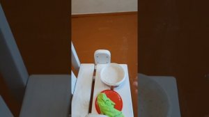 супер чистящее бюджетное средство. отмываем деревянный стул от ручки. оттираем скотч