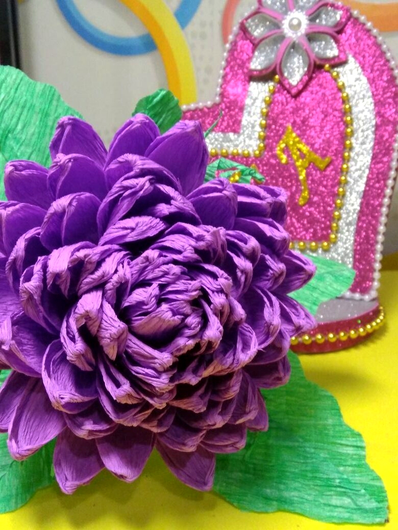 ОТЛИЧНАЯ ИДЕЯ///ГЕОРГИНА ИЗ ГОФРИРОВАННОЙ БУМАГИ георгина.wmv смотреть онлайн