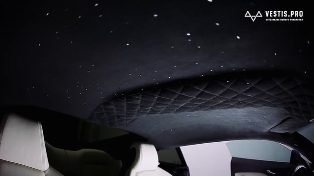 Звездное небо и перетяжка потолка Алькантарой в Audi TT