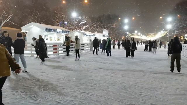 Каток парка Горького, полный обзор