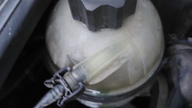 Газы в расширительном бачке Пежо 206 смотреть онлайн