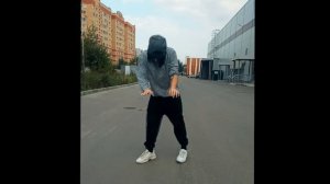 Уличные танцы под детский голос Майкл Джексона