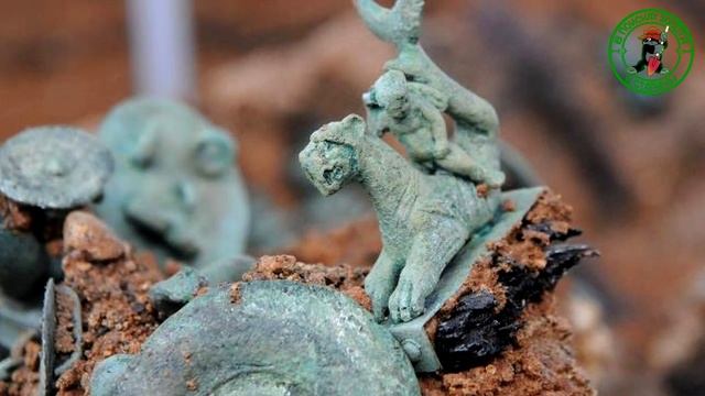 НОЧЬЮ РАСКОПАЛИ КУРГАН.НОВИЧКАМ ВЕЗЕТ.ЗОЛОТО ВИКИНГОВ.
