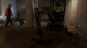 Мини экскаватор Bobcat углубление подвала